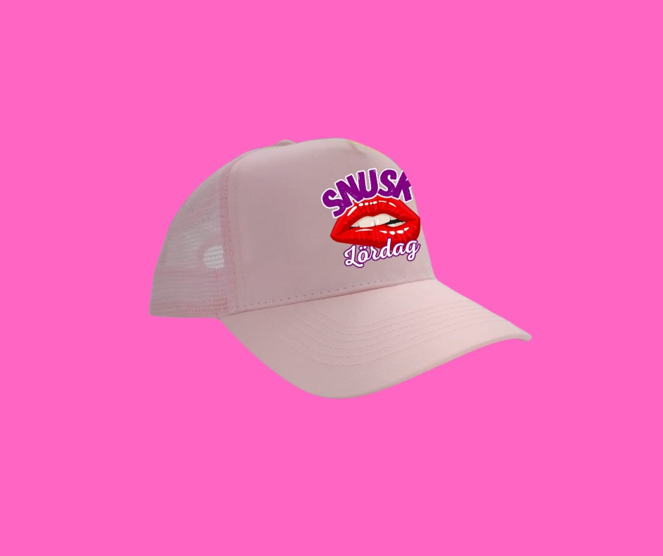 SNUSKLÖRDAG TRUCKER KEPS PINK