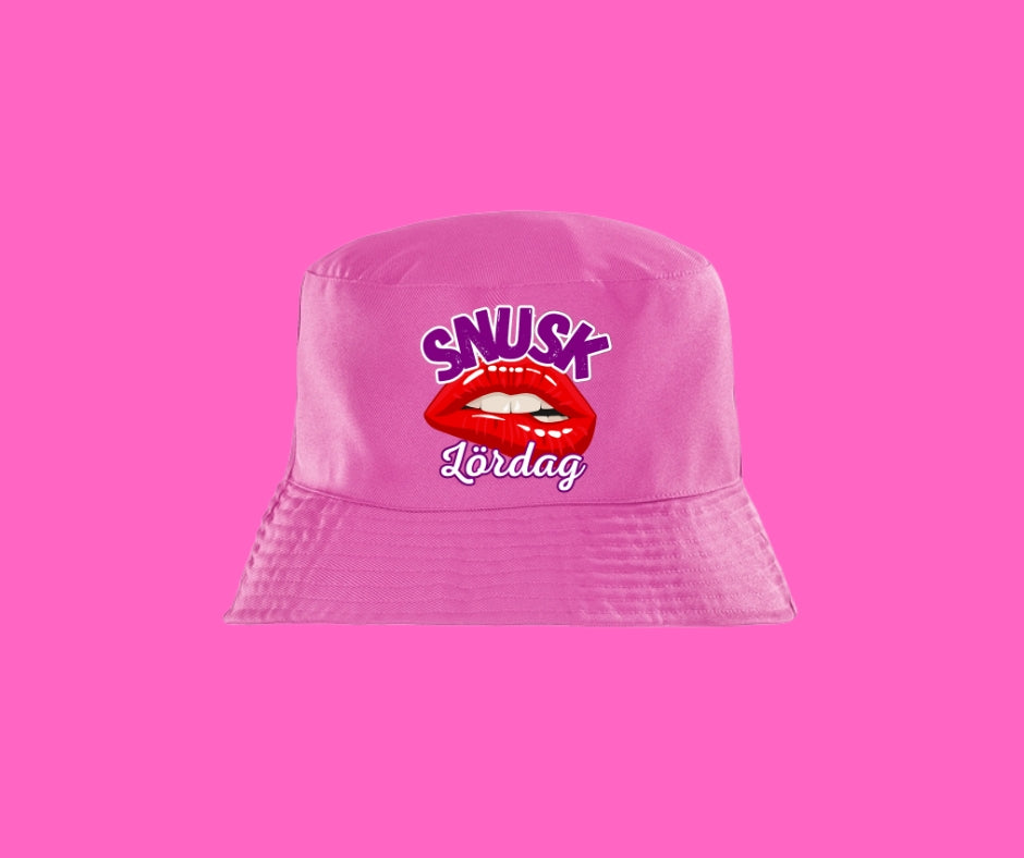 SNUSKLÖRDAG BUCKET HAT PINK