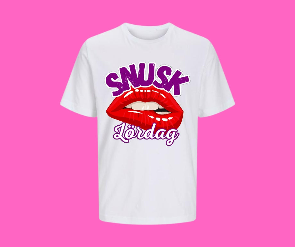 SNUSKLÖRDAG TSHIRT